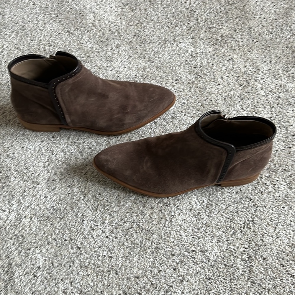 Italeau Italian made Suede Booties. Size 8-1/2 / 38-1/2 EU - Picture 2 of 5